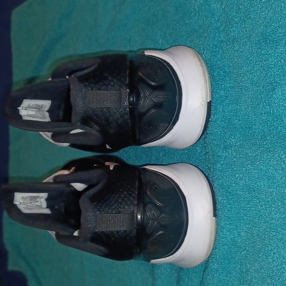 Kobes - Picture 3 of 4